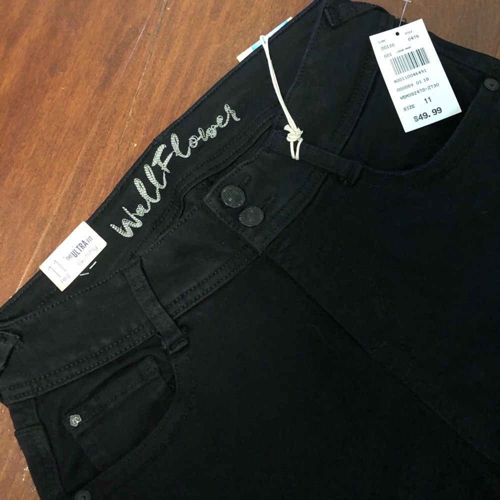 Wallflower women’s black skinny jegging